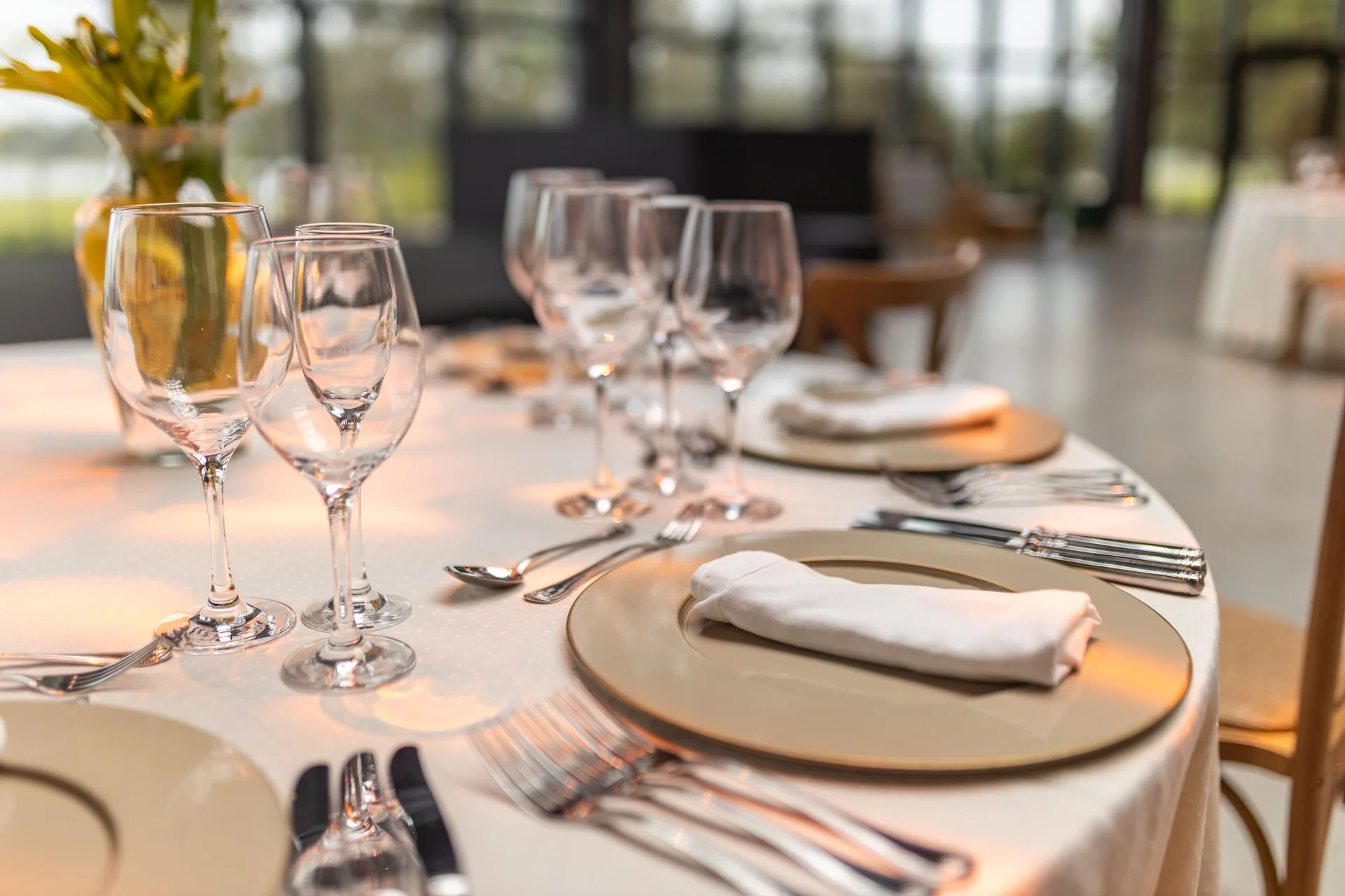 Table dressée avec soin au Restaurant Derkaoui